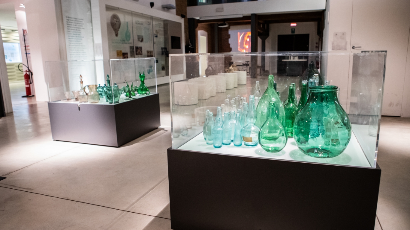 Vetro verde e colorato di Empoli